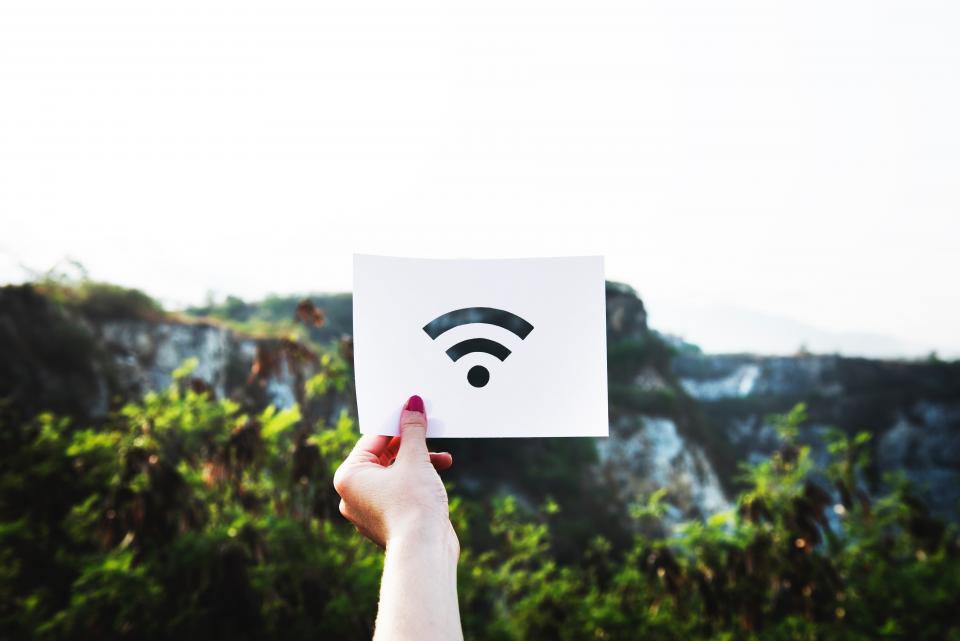 WiFi4EU: des points d'accès internet Wi-Fi gratuit dans les lieux publics